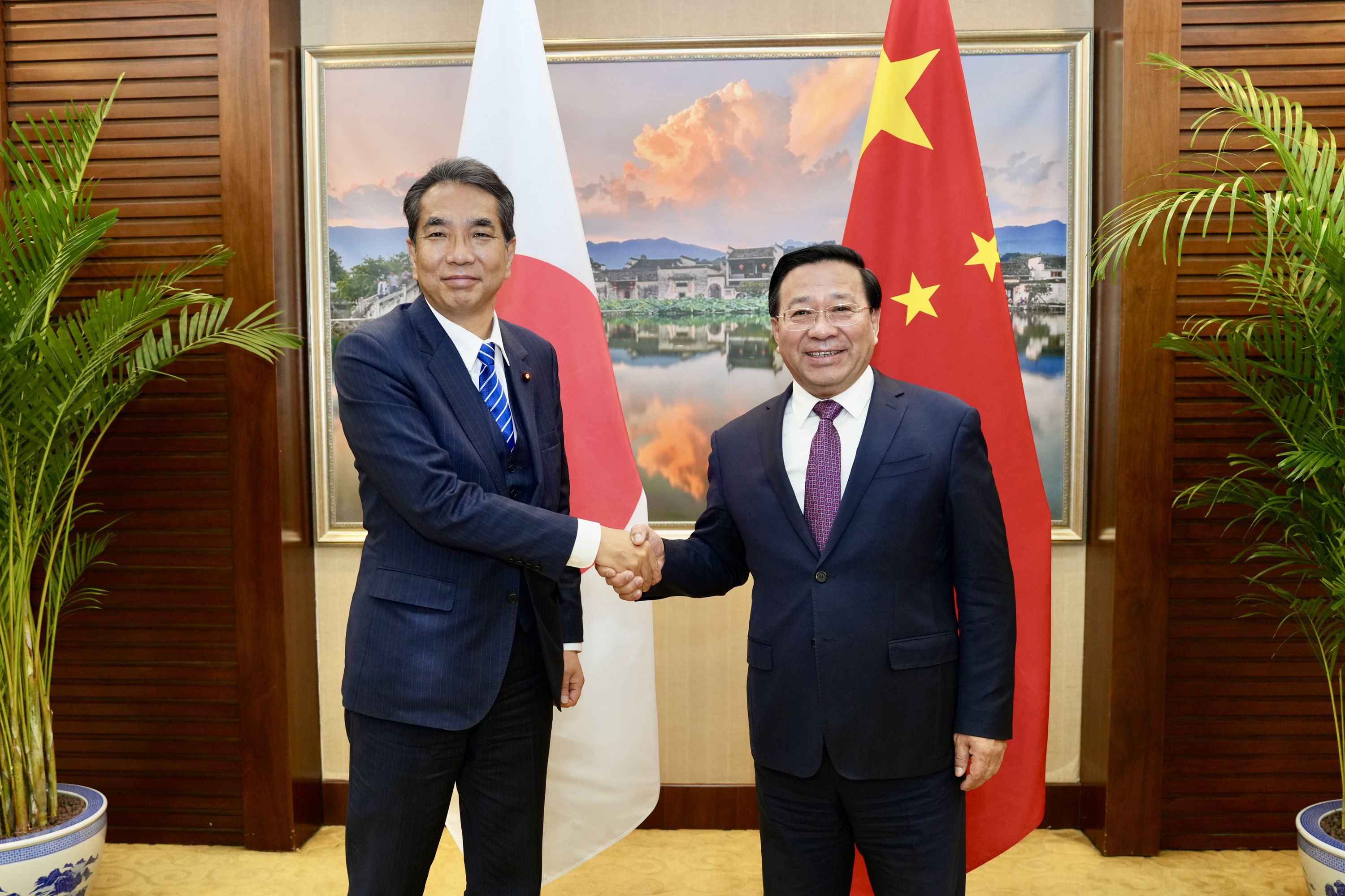 韩俊会见日本农林水产大臣
