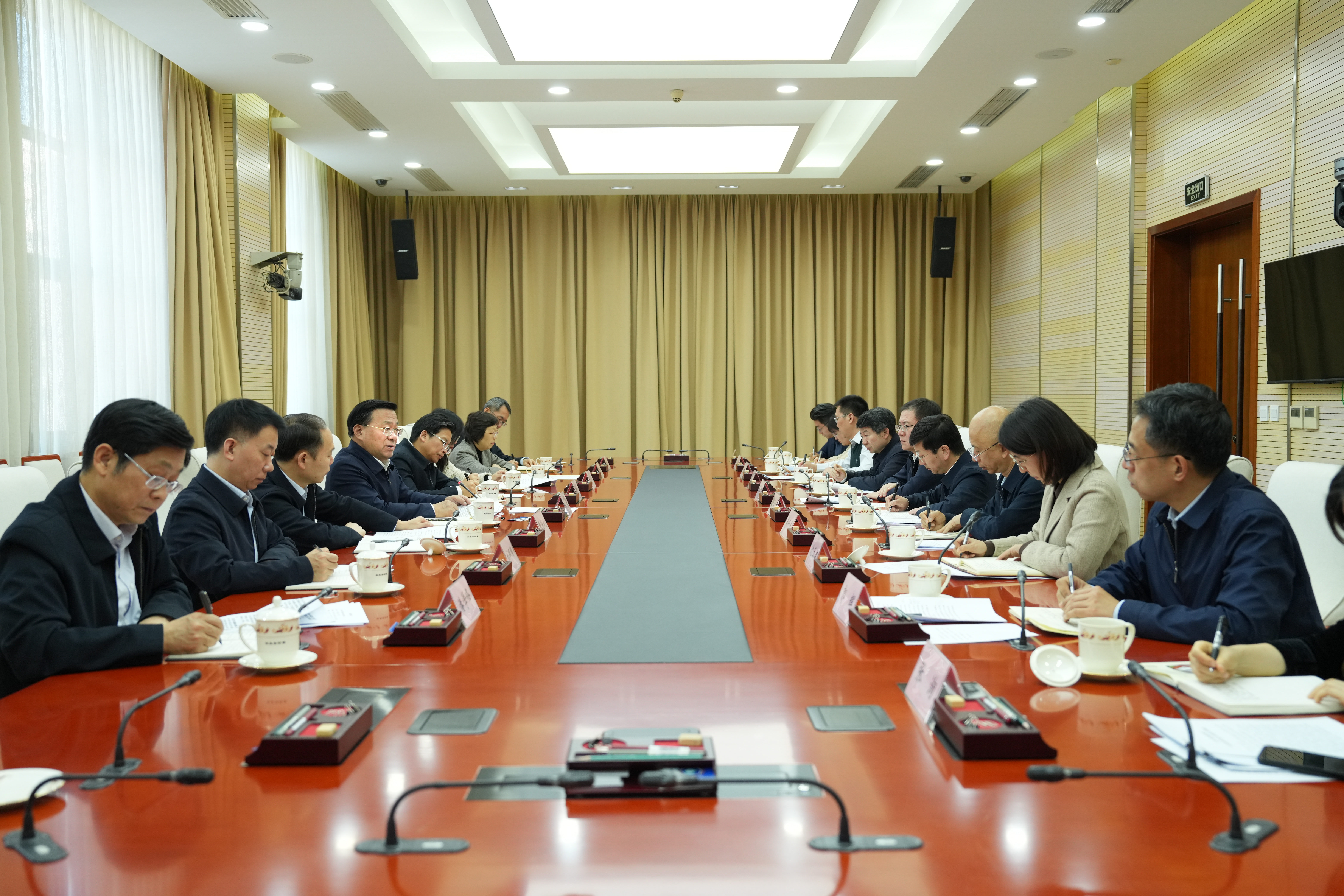 农业农村部党组召开2024年度民主生活会征求意见座谈会