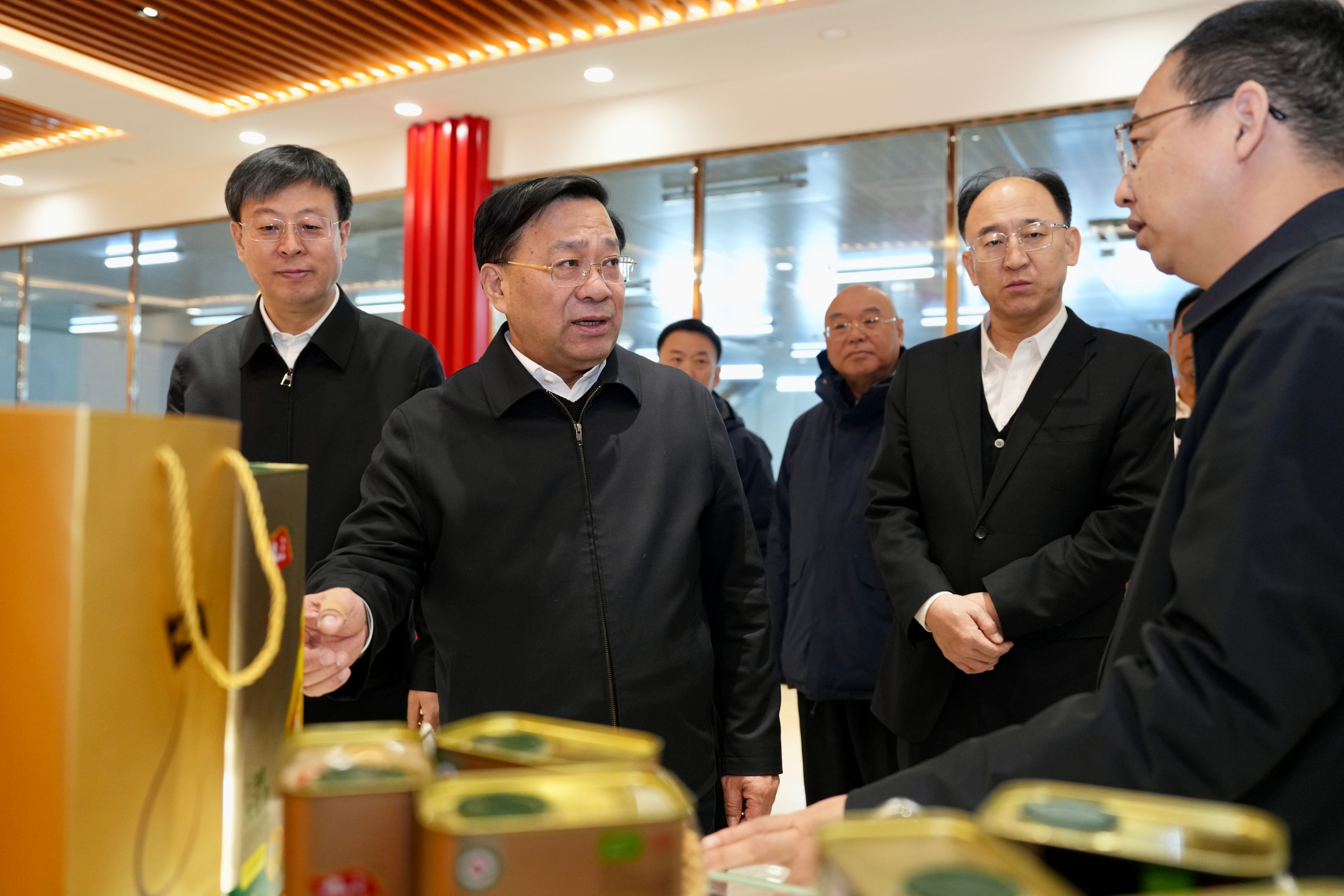 韩俊在黑龙江调研时强调 采取有力措施促进大豆产销衔接 切实巩固大豆扩种成果