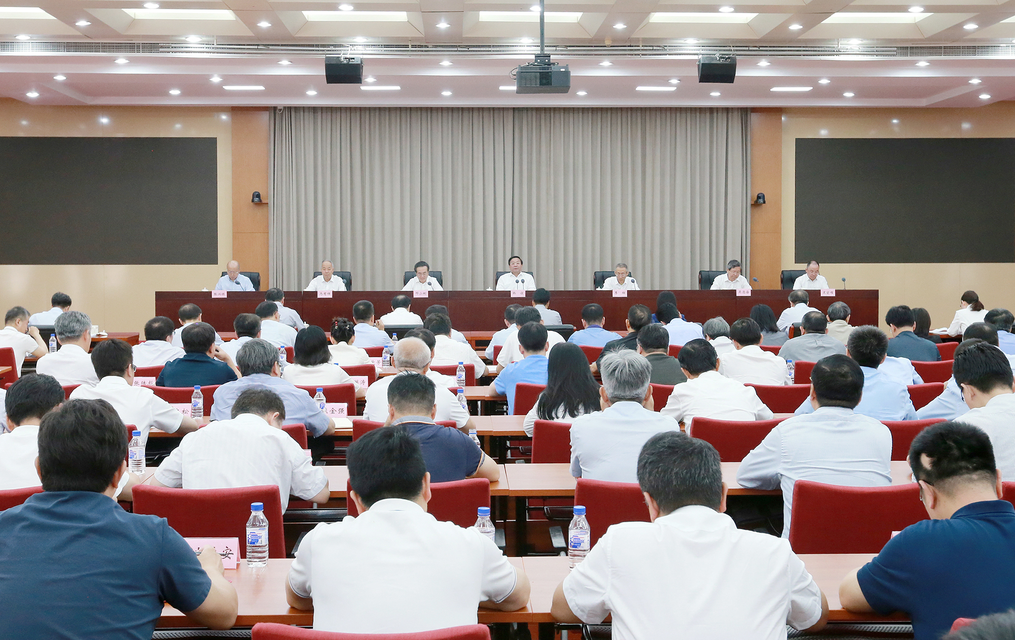 农业农村部召开干部大会强调 学深悟透习近平总书记重要讲话和重要指示批示精神 勇于担当实干笃行努力开创“三农”工作新局面